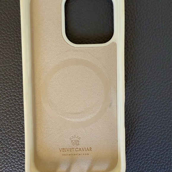 Velvet Caviar New Cherry iPhone 16 Pro Case NEW - Picture 3 of 6